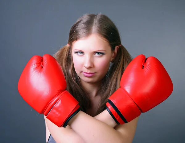 Kvinnor Boxning Stansning Röda Handskar — Stockfoto