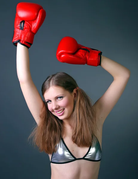 Vrouwen Boxing Bokszak Rode Handschoenen — Stockfoto