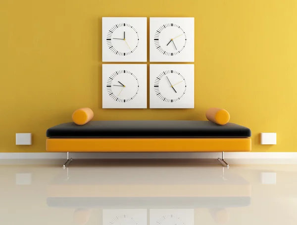 四个现代时钟和天鹅绒沙发 数字图稿 — 图库照片