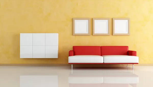 Sofá vermelho e branco em uma sala de estar laranja — Fotografia de Stock