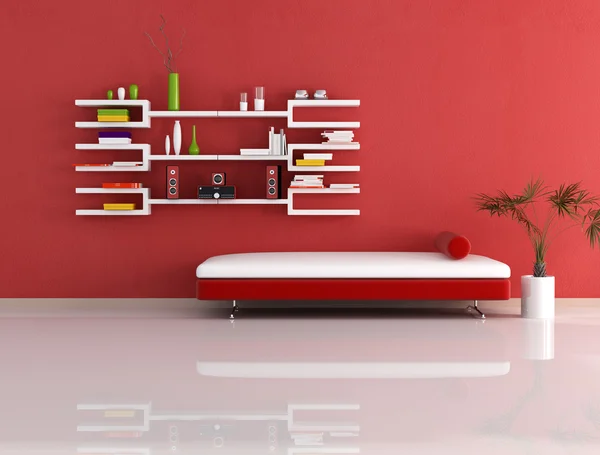 Moderne rode en witte Bank en boekenkast — Stockfoto