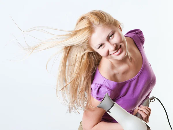 Retrato de una chica con un secador de pelo — Foto de Stock