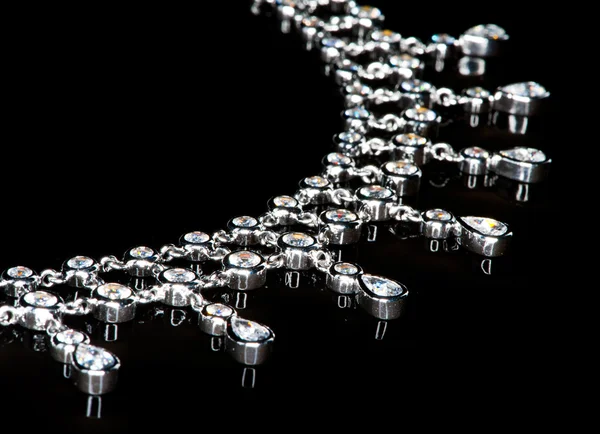 Um colar de diamantes (close-up ) — Fotografia de Stock