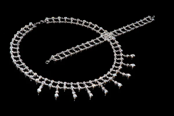 ダイヤモンドのネックレスとブレスレット — ストック写真