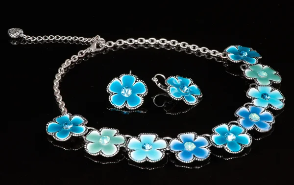 A blue necklace with flowers — Stock Photo, Image