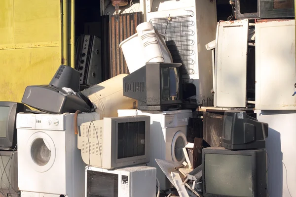 Dump Old Broken Appliances — Stock Photo, Image
