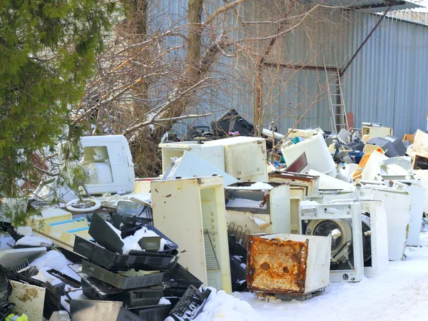 Dumping van huishoudelijke apparaten — Stockfoto