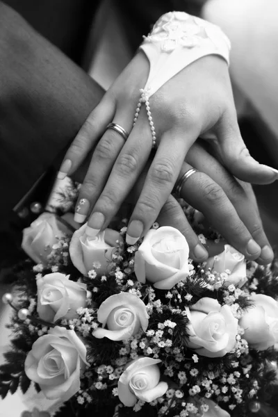 Mãos Contexto Buquê Casamento — Fotografia de Stock