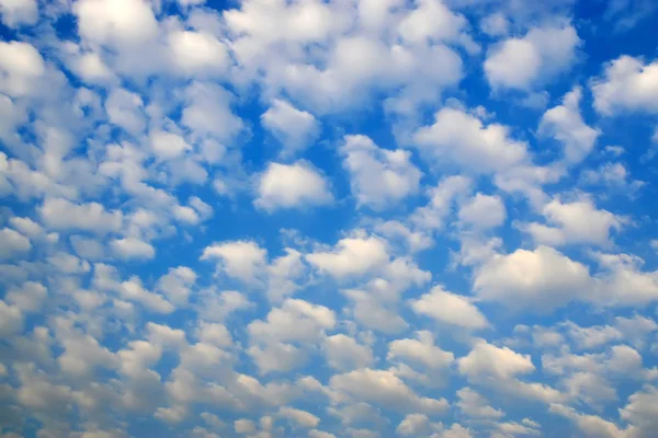 Białe chmury — Zdjęcie stockowe
