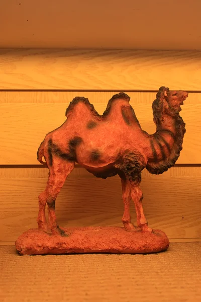 棕色骆驼的木雕工艺品 — 图库照片