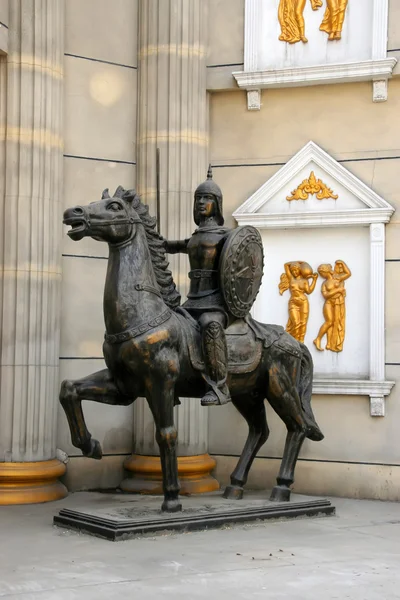 Carruaje romano guerreros caballos escultura — Foto de Stock