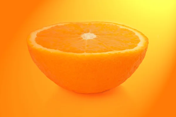 Nahaufnahme Einer Halben Orange Mit Gelbem Und Orangefarbenem Filtereffekt — Stockfoto