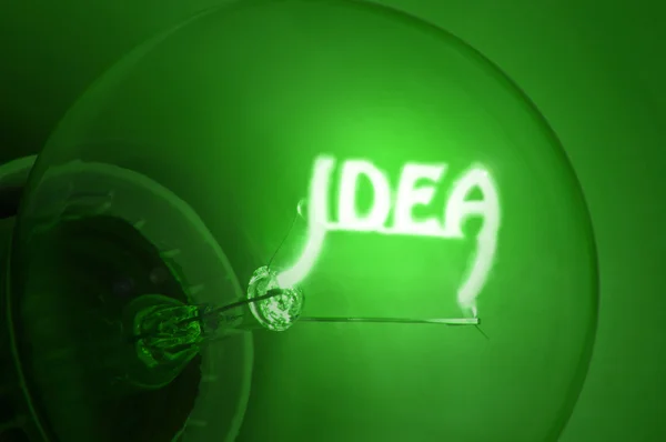 Nahaufnahme Von Grün Beleuchteten Glühbirnenfäden Die Das Wort Idee Buchstabieren — Stockfoto