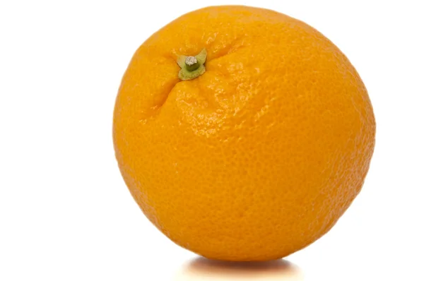 Закрытие Низкий Уровень Изолированных Целых Апельсин Поверх Белого — стоковое фото