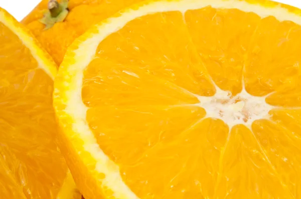 Закрыть Свежесрезанные Апельсиновые Слайсы — стоковое фото