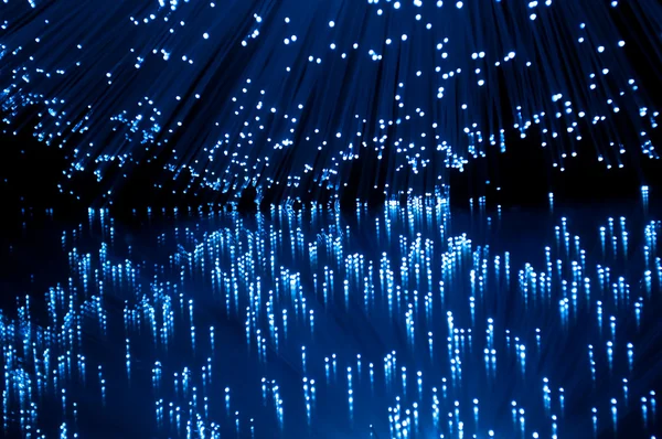 Żywy Niebieski Włókien Światłowodowych Światło Nici Odzwierciedlając Pierwszym Planie — Zdjęcie stockowe