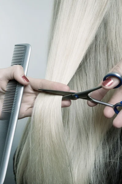 Fechar o corte de cabelo — Fotografia de Stock