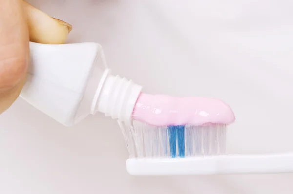 歯ブラシに歯磨き粉 — ストック写真