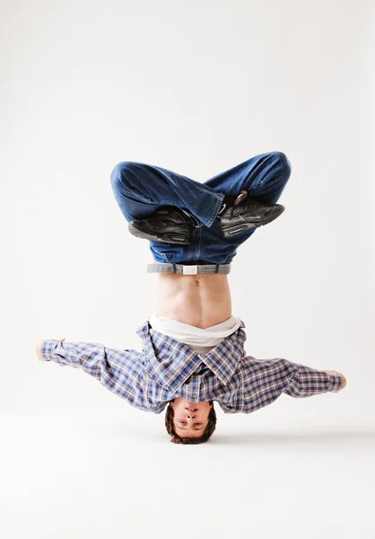 Hip-hop dancer balancing on his head — Stock Photo, Image