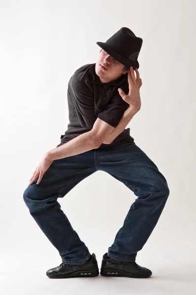 Tiro de dançarino elegante em chapéu — Fotografia de Stock