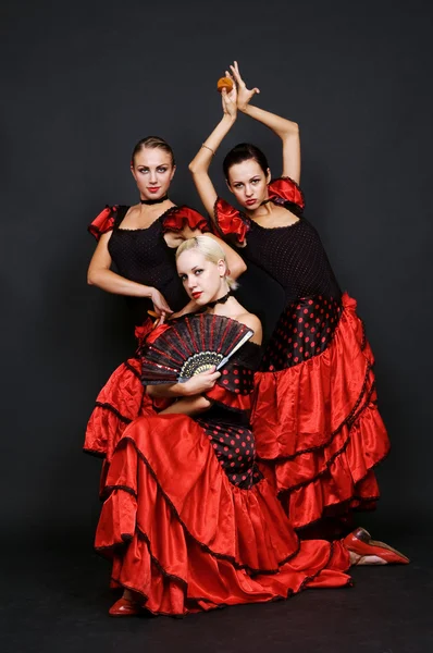 Tre spanska kvinnor — Stockfoto