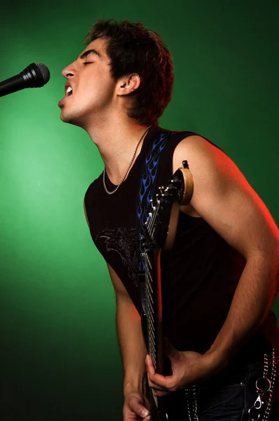 Young man with guitar singing — Stock Photo, Image