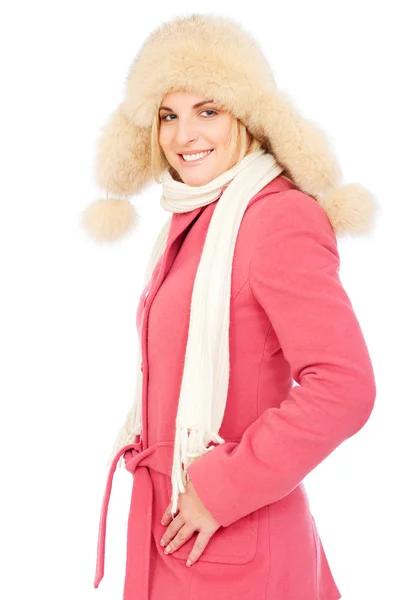 Bella donna sorridente in cappello di pelliccia — Foto Stock