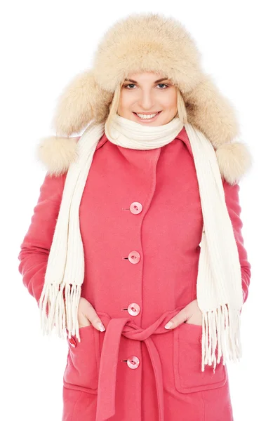 Frau in rosa Mantel und Pelzmütze — Stockfoto