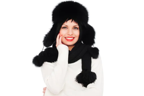 Donna felice in cappello di pelliccia nero — Foto Stock