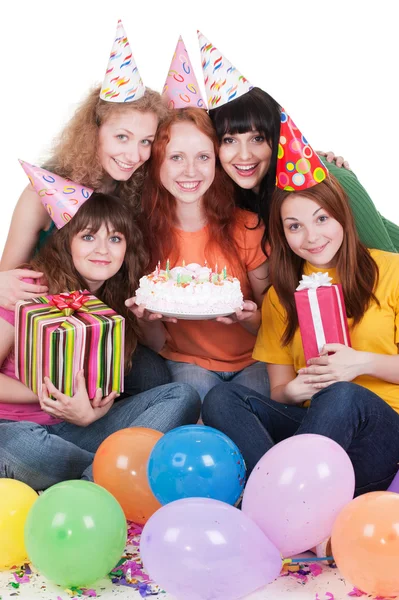 Glada kvinnor med presenter och tårta — Stockfoto