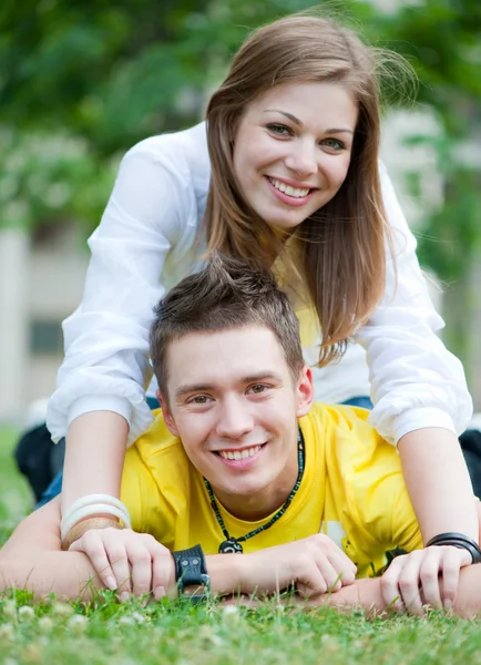 Happy teenagers on the grass — Stock Photo, Image