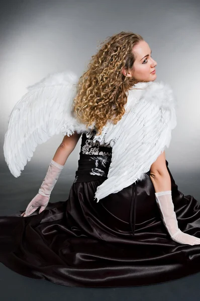 Słodki anioł siedzi — Zdjęcie stockowe