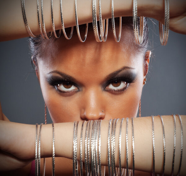 Крупный план портрета красивой женщины