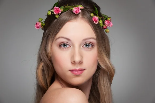 Lovely young model with flower — Stock Photo, Image