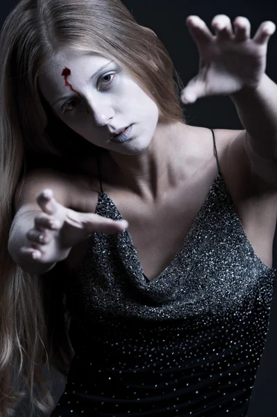 Zombie con ferita sulla fronte — Foto Stock