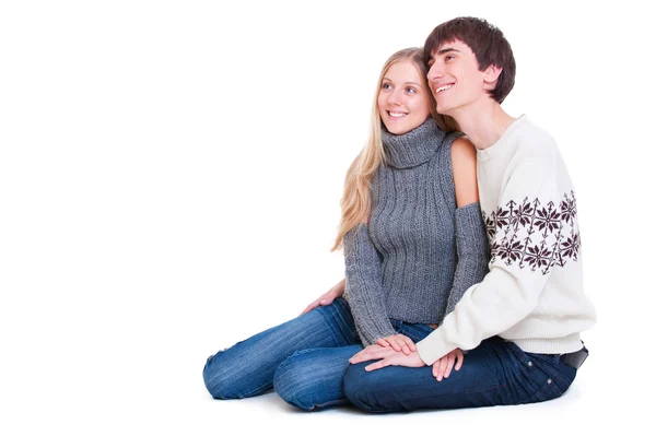 Усміхнена щаслива пара сидить на підлозі — стокове фото