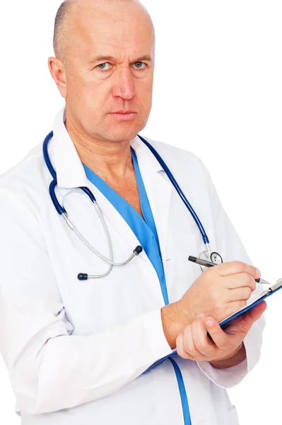 Poważne lekarz pisania raportu — Zdjęcie stockowe