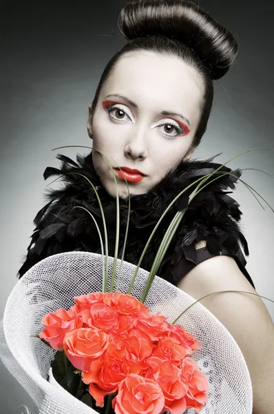Donna con mazzo di rose — Foto Stock