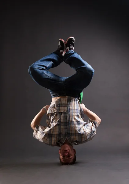 B-boy standing on his head — Stock fotografie