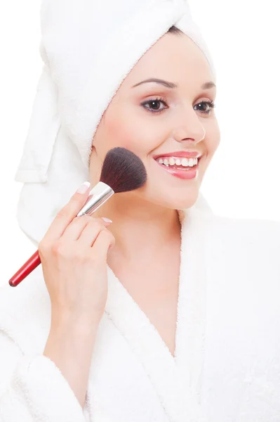 Beautiful young woman applying make-up — Stock Photo, Image