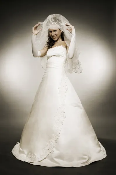 フルレングスの魅力的な花嫁 — ストック写真