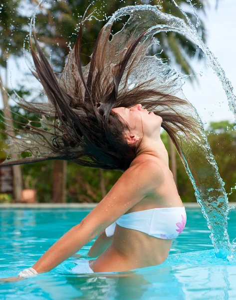 Beautiful picture of woman in pool — Stock Photo, Image