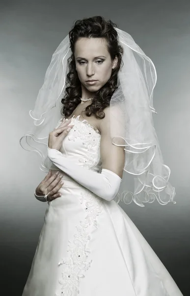 Mooie doordachte bruid — Stockfoto
