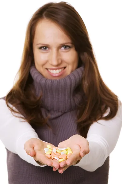 Mulher feliz com pílulas nas mãos — Fotografia de Stock