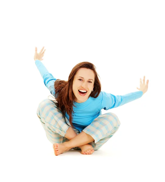 Смеющаяся женщина в голубой пижаме — стоковое фото