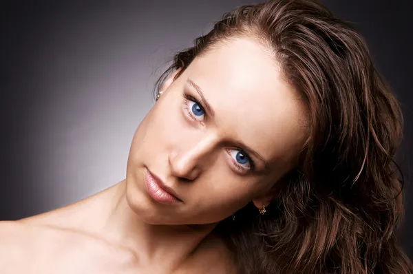 Портрет женщины с голубыми глазами — стоковое фото