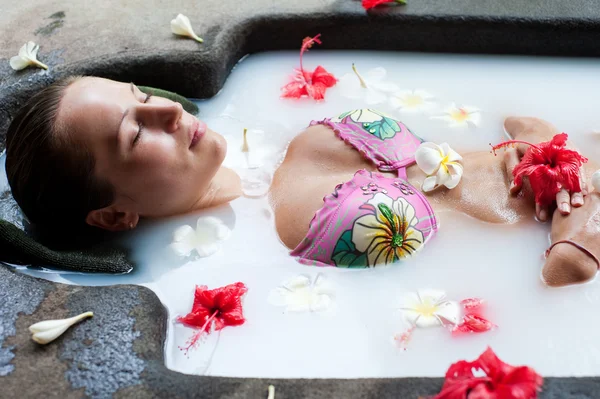Pretty woman relaxing in milk bath — Stock Photo, Image