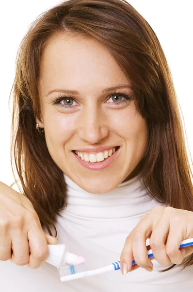 Smiley-Frau mit Zahnpasta und Zahnbürste — Stockfoto