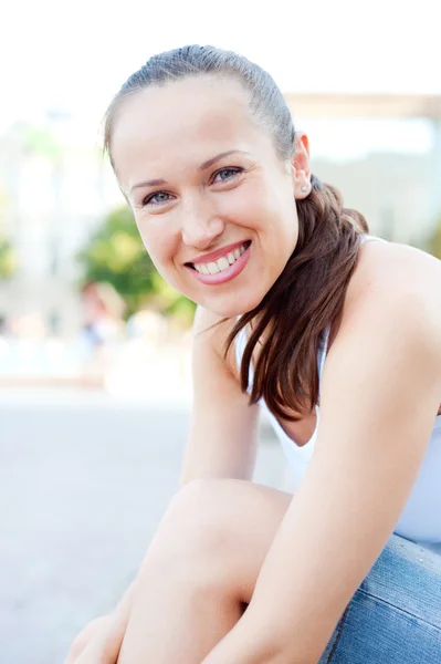 Smiley young woman — Stock Photo, Image