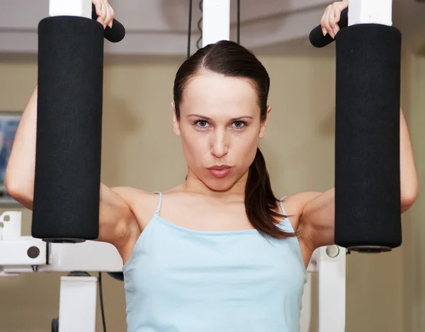 Woman doing exercises to develop muscles — Stock Photo, Image